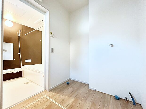 ゆとりの洗面スペースで朝の身支度もスムーズに