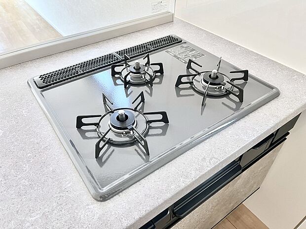 ◆2号棟◆ガスコンロはＳｉセンサー搭載。火力調節や焦げ付き・消し忘れも防いでくれます。