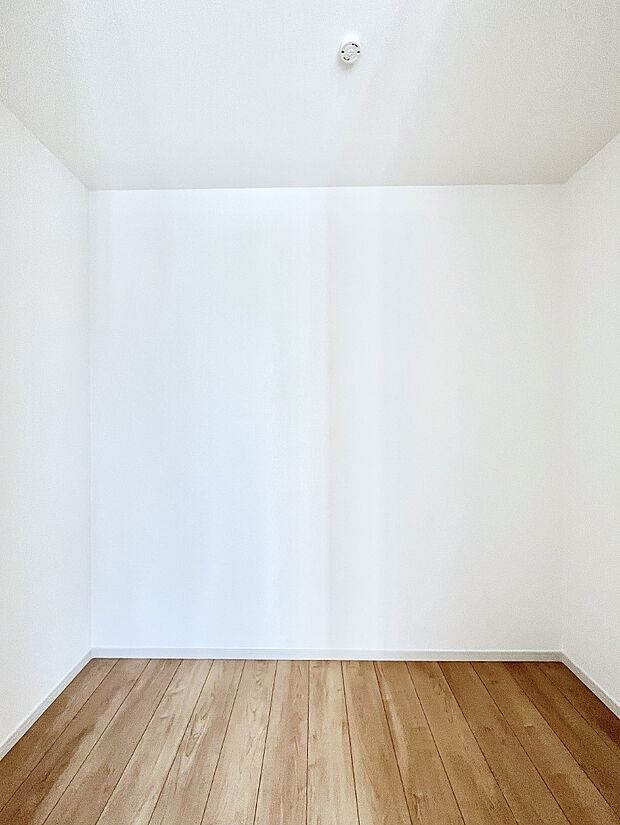 ウォークインクローゼットの活用で生活空間スッキリ