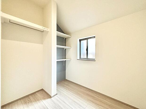 ◆B号棟◆家族みんなの共有物を収納するのに便利なファミリークローク