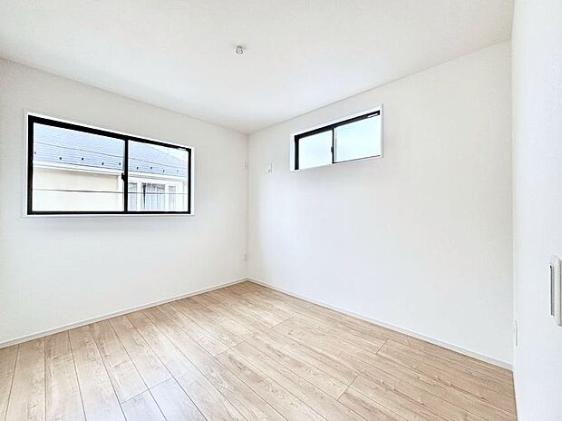 ～Bed Room～　子供部屋はお子様にとって大変重な役割があります。子供一人で過ごす空間を与えることで、宿題や勉強時間も自然と増えまた自ら部屋の片付けや掃除なども促すことに繋がります。