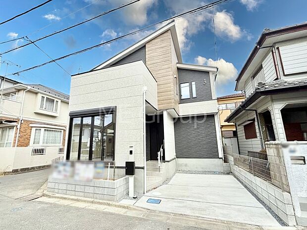 ～Exterior～　一戸建ての大きなメリットは、自分達の「土地」を「自由に」使える事です。ガーデニングやＤＩＹ，車やバイクの趣味など様々な用途で利用できます。