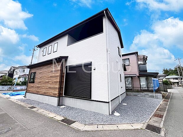 溢れる陽光でご家族の笑顔も輝く
