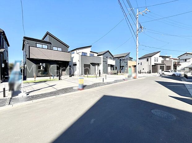 前面道路はきちんと整備されています  