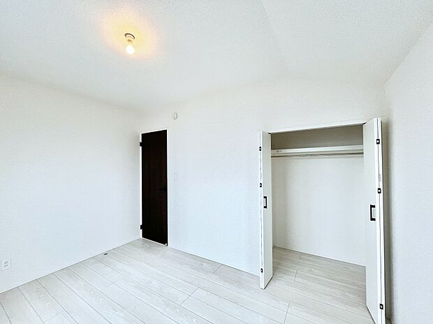 子供部屋にもおすすめな収納スペースたっぷりの居室