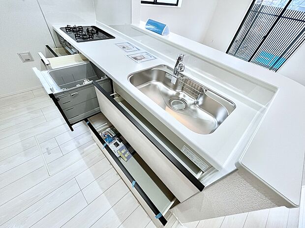 使いやすさを優先したスライド式収納タイプ!