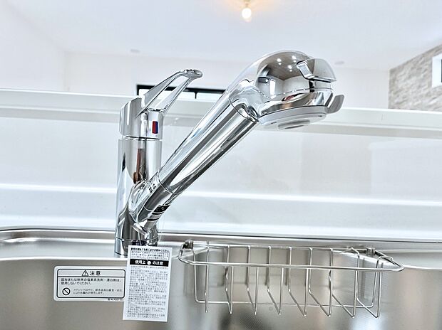 いつでも清潔なおいしいお水を。一つの水栓で水道水と浄水を使い分け。