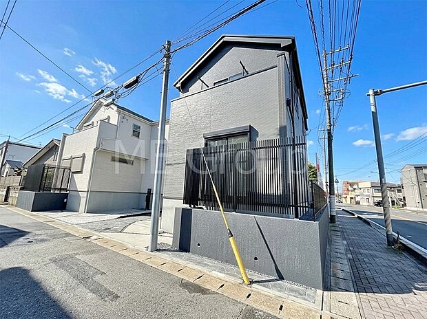 洗練された外観、上質な住空間が広がる室内は永く安心して過ごせる住居です。