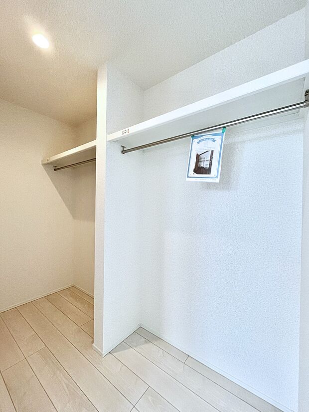 ウォークインクローゼット付きで生活空間を広く利用できます。