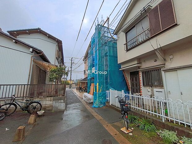 ~Exterior~ 前面道路:北東 2.94m 公道 一戸建ての大きなメリットは、自分達の「土地」を「自由に」使える事です。ガーデニングやDIY,車やバイクの趣味など様々な用途で利用できます。