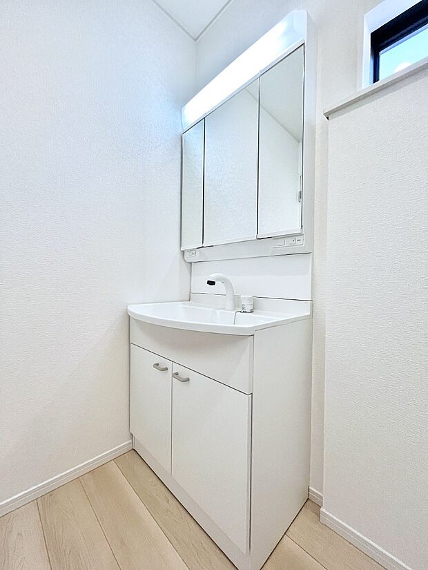 清潔感のある快適空間です。毎日の身支度も気持ち良くお使い頂けます。