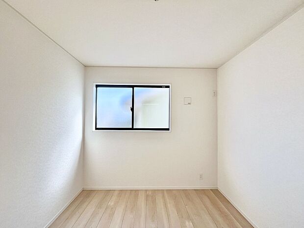 窓からのやさしい光が心地よいプライベートルーム