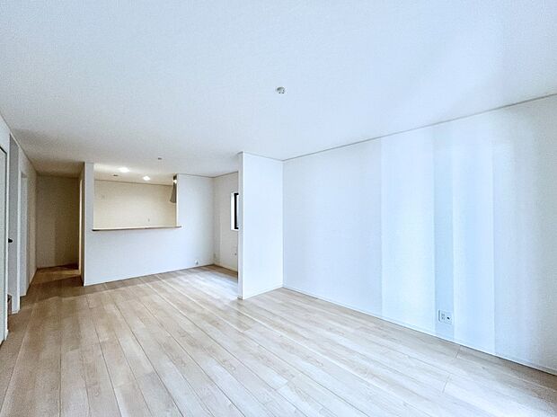 家族の笑顔が自然と生まれてくる、そんな雰囲気のダイニングに仕上がっています。