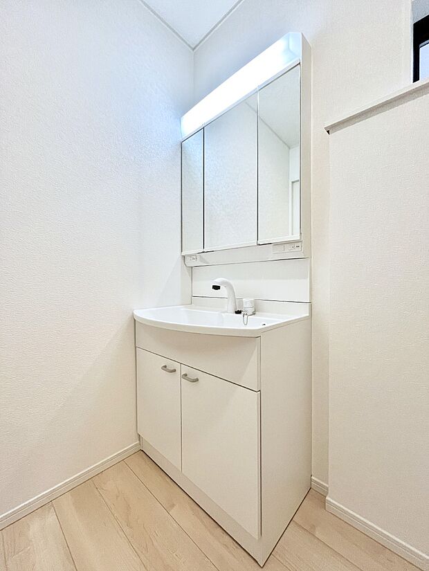 清潔感のある快適空間です。毎日の身支度も気持ち良くお使い頂けます。