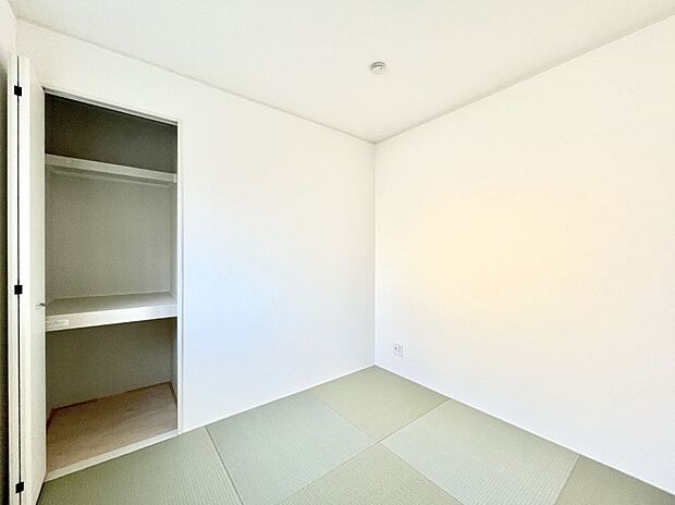 柔らかい畳の空間は、お子様の遊び場や来客時のおもてなしの場所として重宝します。