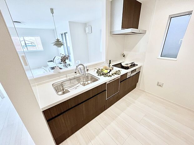 料理をしながらご家族との会話を楽しめる対面カウンターキッチン