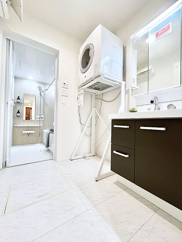 ガス乾燥機が標準装備された快適な洗面室