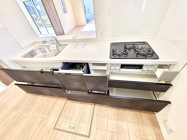 使いやすさを優先したスライド式収納タイプ!