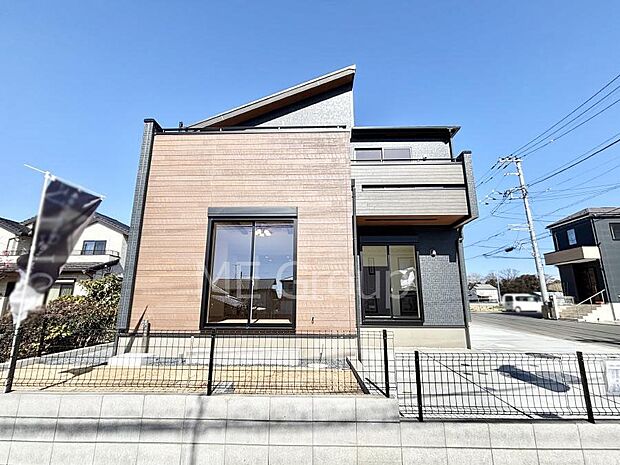 洗練された外観、上質な住空間が広がる室内は永く安心して過ごせる住居です。