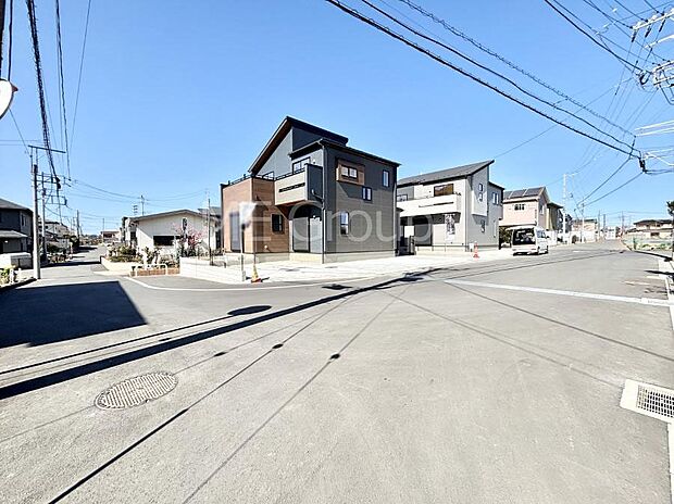 前面道路はきちんと整備されています