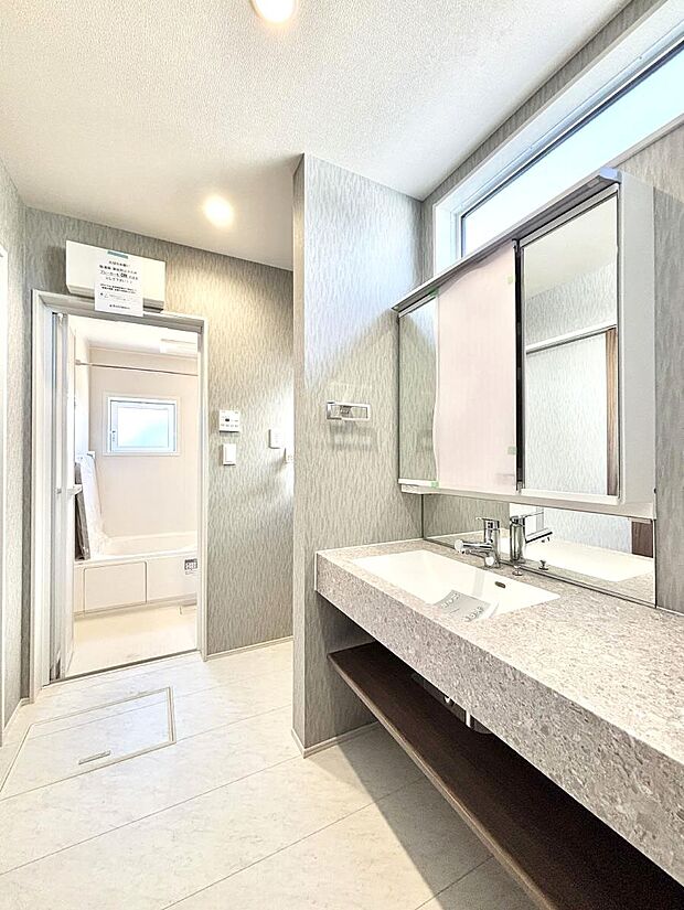 清潔感のある快適空間です。毎日の身支度も気持ち良くお使い頂けます。 