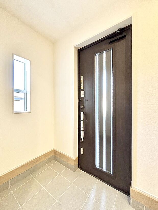 明るい玄関はお客様をお出迎えするのにぴったりです!