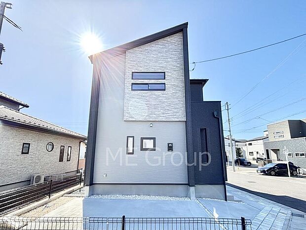 洗練された外観、上質な住空間が広がる室内は永く安心して過ごせる住居です。