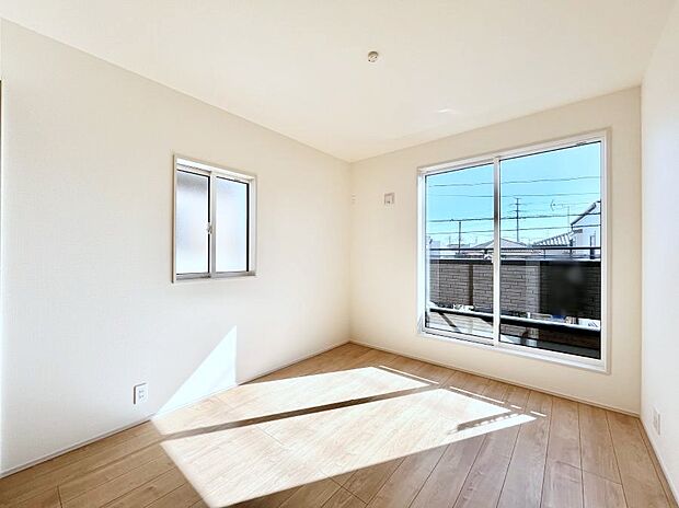 2面採光なので、明るく風通しも良く心地良い生活が送れます。