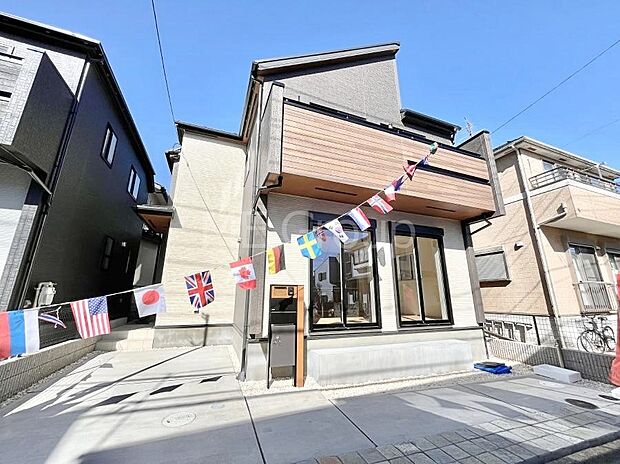 シンプルで落ち着きのある建物は住むかたの個性でオリジナルなものになっていきます。