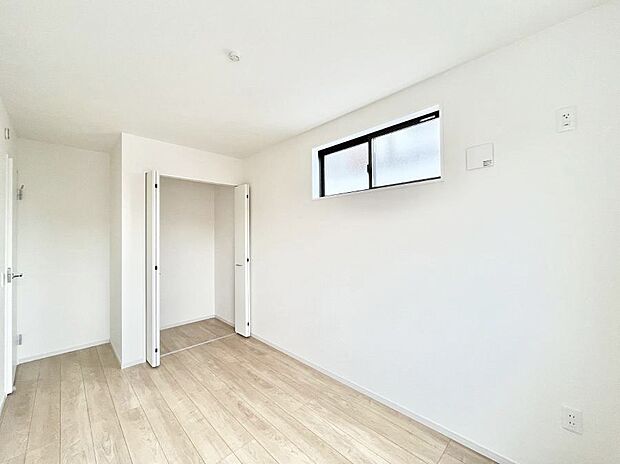 ◆3号棟◆～Bed Room～　子供部屋はお子様にとって大変重な役割があります。子供一人で過ごす空間を与えることで、宿題や勉強時間も自然と増えまた自ら部屋の片付けや掃除なども促すことに繋がります。