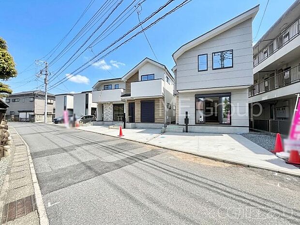 ～Exterior～　前面道路：北西 4.9m 公道　前面道路は閑静な住宅地をはしる車通りの少ない道路。駐車の出し入れもらくらくです！ご不明点・現地見学のご希望は、お気軽にお問い合わせください！  