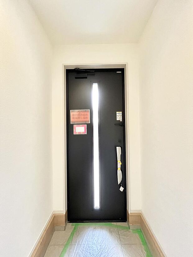 ◆1号棟◆～Entrance～　玄関は家の顔といわれますが我が家のセンスをさりげなく感じさせる魅力ある玄関造りも楽しみの一つ。帰宅する度に家族がほっとできる心地よい空間造りも大切ですね♪