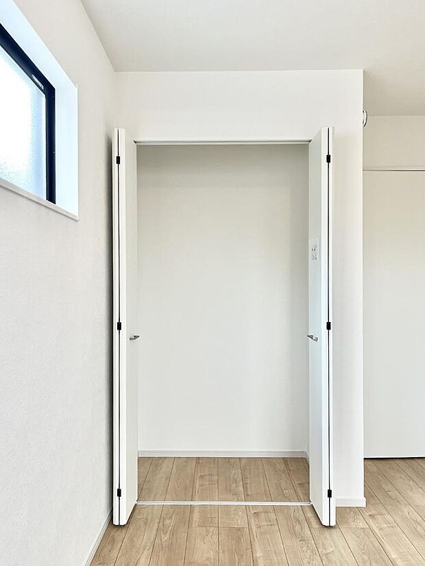 たっぷりの収納スペースで快適に暮らせそう 