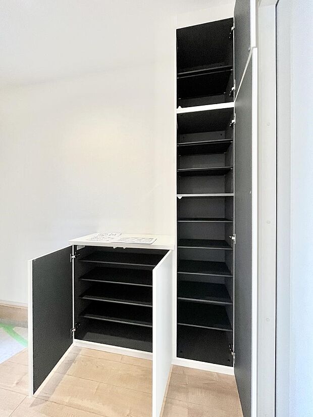 ◆1号棟◆たっぷり収納できるシューズボックスで家族全員の靴も、玄関すっきり。