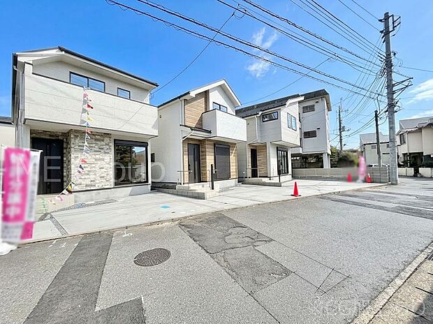 ~Exterior~ 前面道路:北西 4.9m 公道 前面道路は閑静な住宅地をはしる車通りの少ない道路。駐車の出し入れもらくらくです!ご不明点・現地見学のご希望は、お気軽にお問い合わせください!