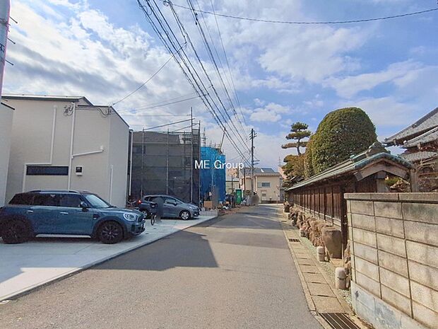 〜Exterior〜 前面道路:北西 4.9m 公道 前面道路は閑静な住宅地をはしる車通りの少ない道路。駐車の出し入れもらくらくです!ご不明点・現地見学のご希望は、お気軽にお問い合わせください!