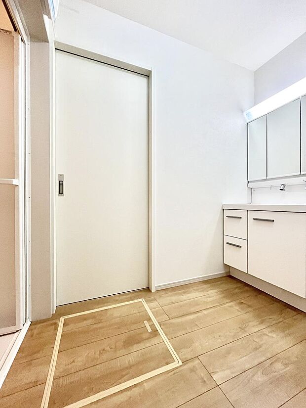 清潔感のある快適空間です。毎日の身支度も気持ち良くお使い頂けます。