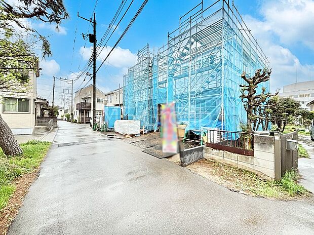 ~Exterior~ 前面道路は閑静な住宅地をはしる車通りの少ない道路。駐車の出し入れもらくらくです!ご不明点・現地見学のご希望は、お気軽にお問い合わせください!