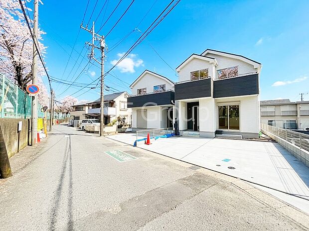 ～Exterior～　前面道路は閑静な住宅地をはしる車通りの少ない道路。駐車の出し入れもらくらくです！ご不明点・現地見学のご希望は、お気軽にお問い合わせください！