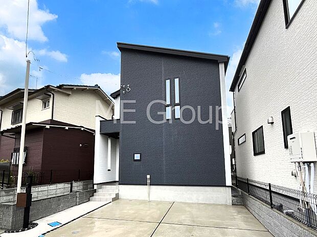 ◆2号棟◆～Exterior～  閑静な住宅地で子育て家族にピッタリ。  毎日のお散歩も快適な緑に恵まれたエリアで、自然に包まれた穏やかな暮らしを実現するための、ゆとりある住環境が整っています。