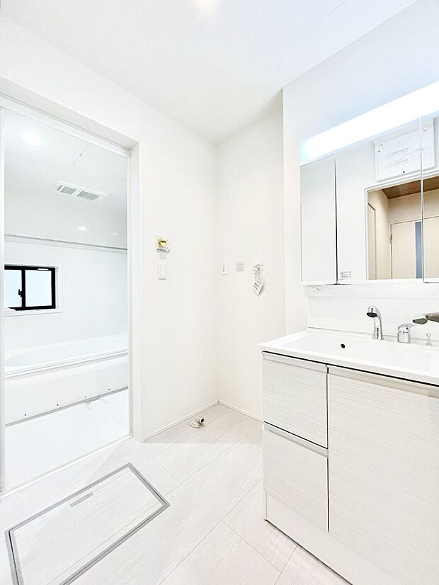 清潔感のある快適空間です。毎日の身支度も気持ち良くお使い頂けます！