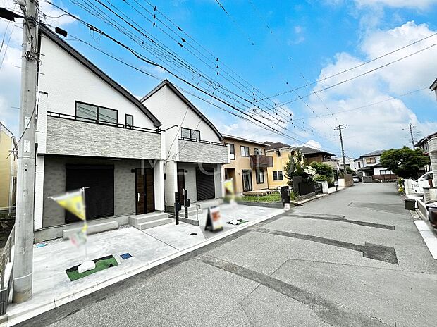 ～Exterior～　前面道路は閑静な住宅地をはしる車通りの少ない道路。駐車の出し入れもらくらくです！ご不明点・現地見学のご希望は、お気軽にお問い合わせください！