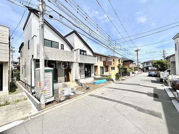~Exterior~ 前面道路は閑静な住宅地をはしる車通りの少ない道路。駐車の出し入れもらくらくです!ご不明点・現地見学のご希望は、お気軽にお問い合わせください!