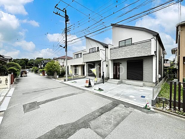 ～Exterior～　前面道路は閑静な住宅地をはしる車通りの少ない道路。駐車の出し入れもらくらくです！ご不明点・現地見学のご希望は、お気軽にお問い合わせください！