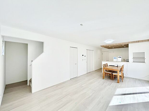 快適な床暖房付き。自然とご家族が集まり団らんを満喫できます