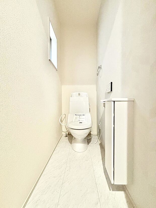 〜Toilet〜　綺麗・スッキリ・快適なウォシュレット付トイレでくつろげる空間です。トイレは毎日使わざるを得ないもの。いつも清潔を保ちたいですね。トイレが2ヶ所あるので朝の混雑時に便利です！