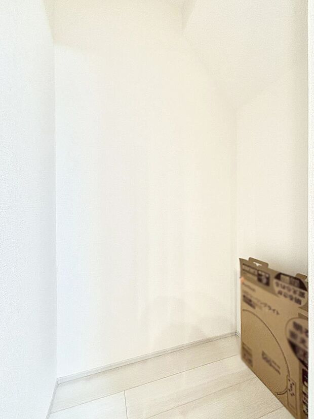 リビング収納。ここに収納があると物が集まるLDKがスッキリ片付きそうですね。