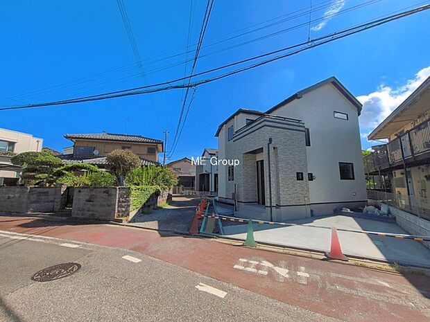 ~Exterior~ 前面道路:南西 6m 公道、北西 3.22m 私道 住宅地になっているので車量も少なく、静かな立地です。子育て環境も良好です♪♪周辺環境もあわせてご案内させて頂きます。