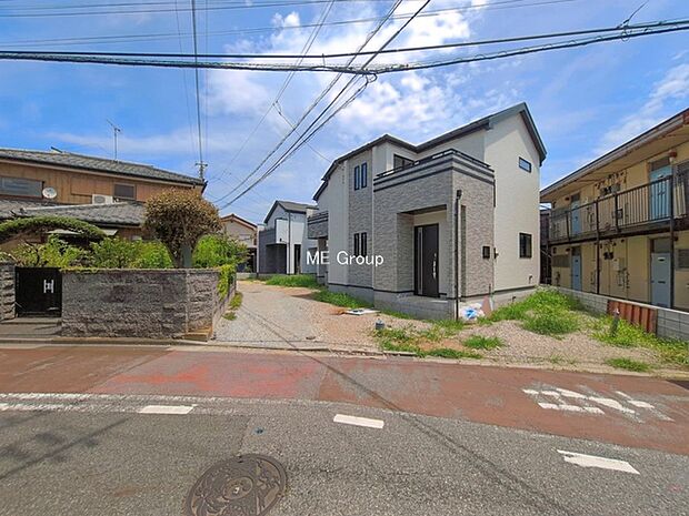 ~Exterior~ 前面道路:南西 6m 公道、北西 3.22m 私道 住宅地になっているので車量も少なく、静かな立地です。子育て環境も良好です♪♪周辺環境もあわせてご案内させて頂きます。