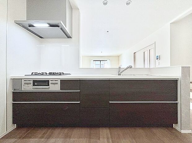 広々とした使い勝手の良いキッチンで日々のお料理も楽しくなりそう